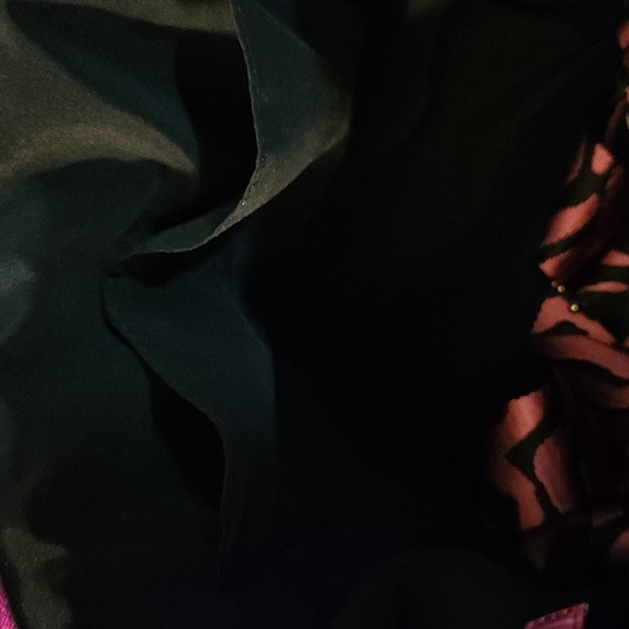 Betsey Johnson | UV COLOR CHANGING Quilted Heart Puffer Totebag - Picture 15 of 15